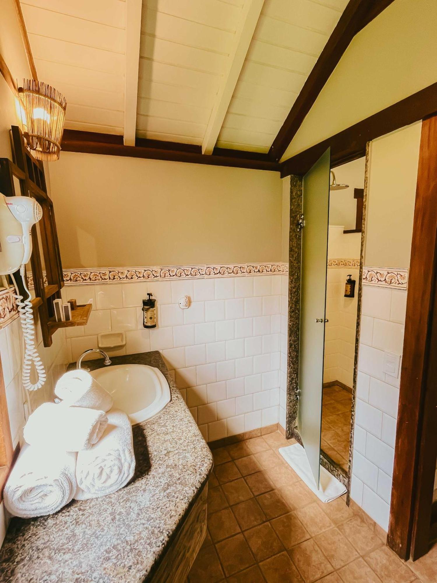 Vila Angatu Eco Resort Spa サンタ・クルース・カブラーリア エクステリア 写真